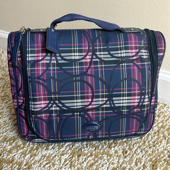 Coach - Picture 2 of 8